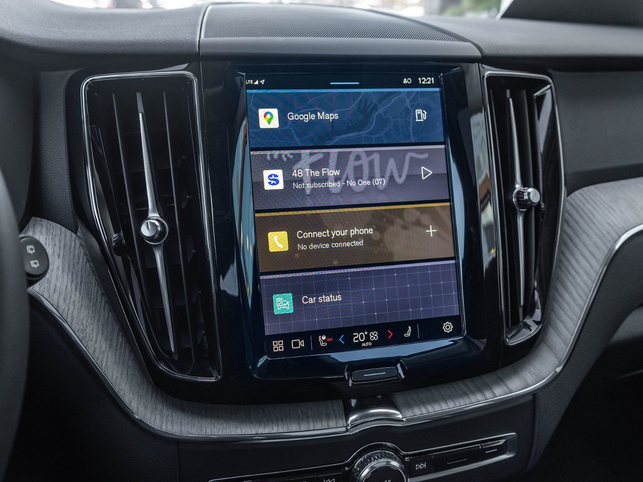 2025 Volvo XC60 Plus Dark Theme-18