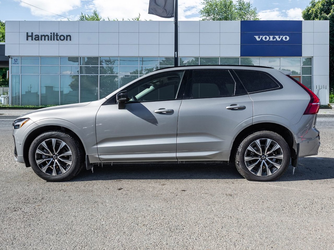 2025 Volvo XC60 Plus Dark Theme-2