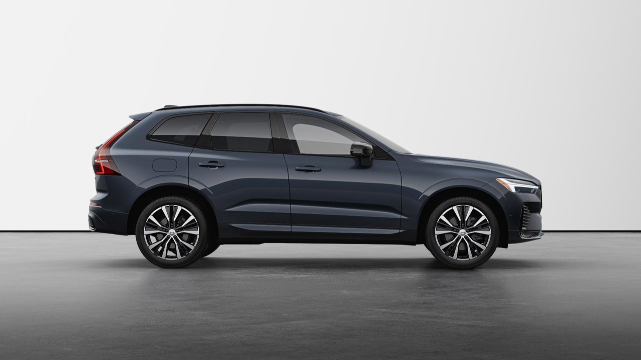 2025 Volvo XC60 Plus Dark Theme-4
