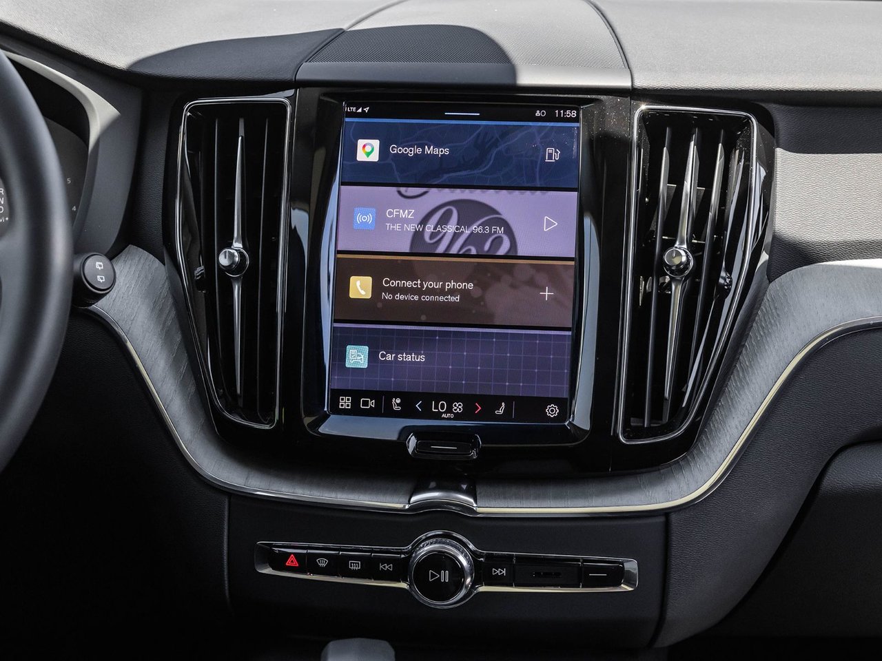 2025 Volvo XC60 Plus Dark Theme-28