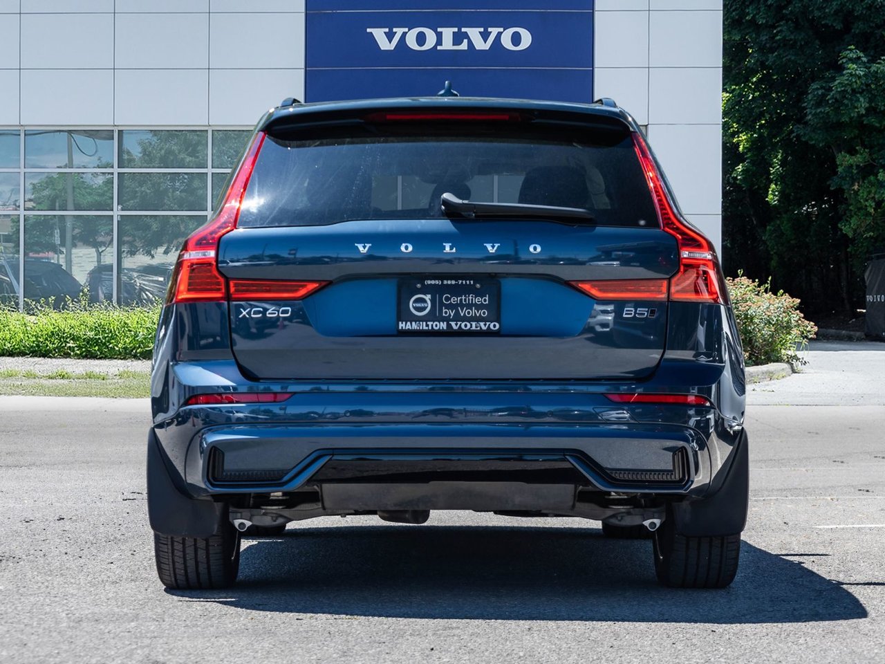 2025 Volvo XC60 Plus Dark Theme-5