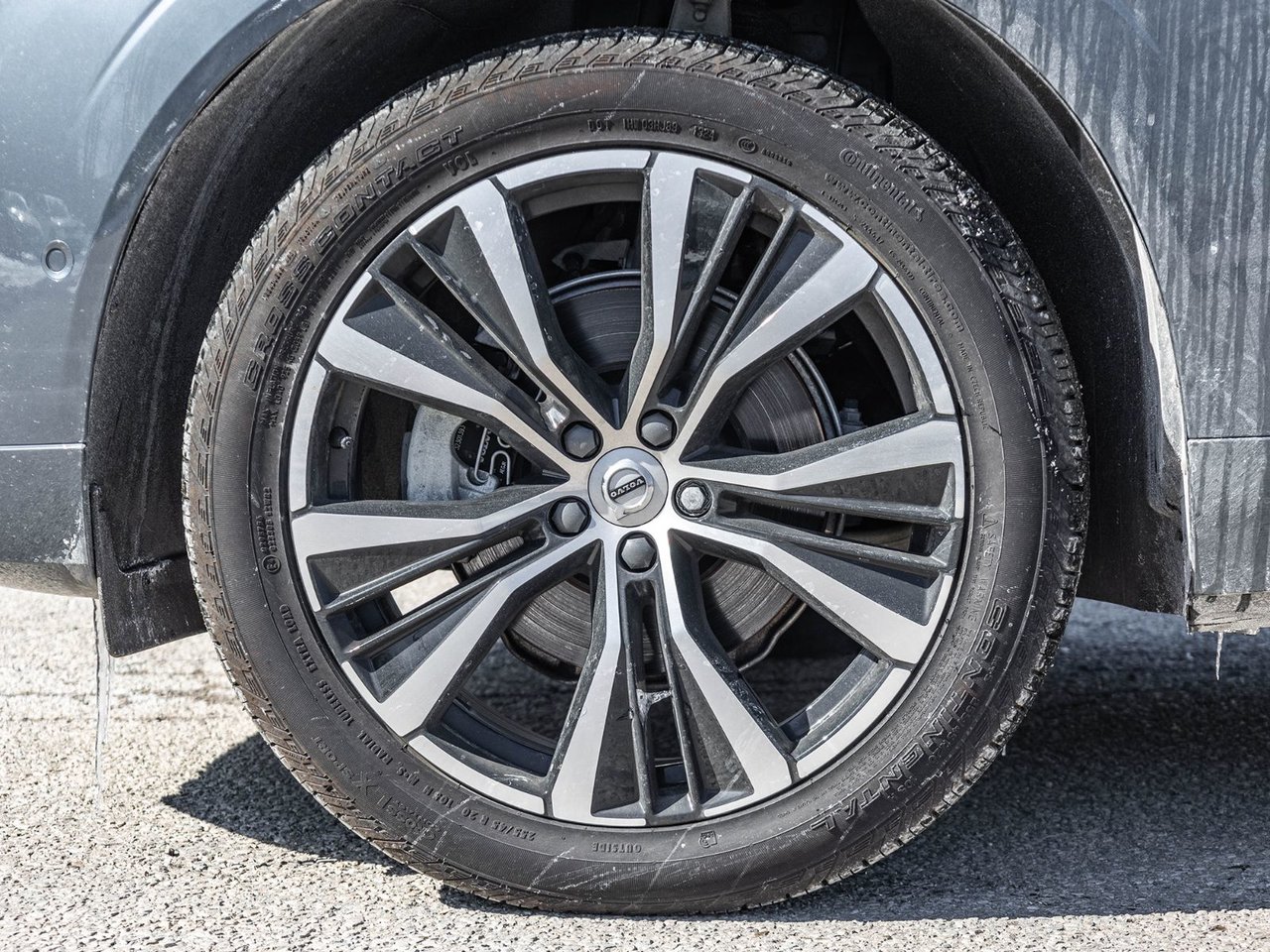 2025 Volvo XC60 Plus Dark Theme-3