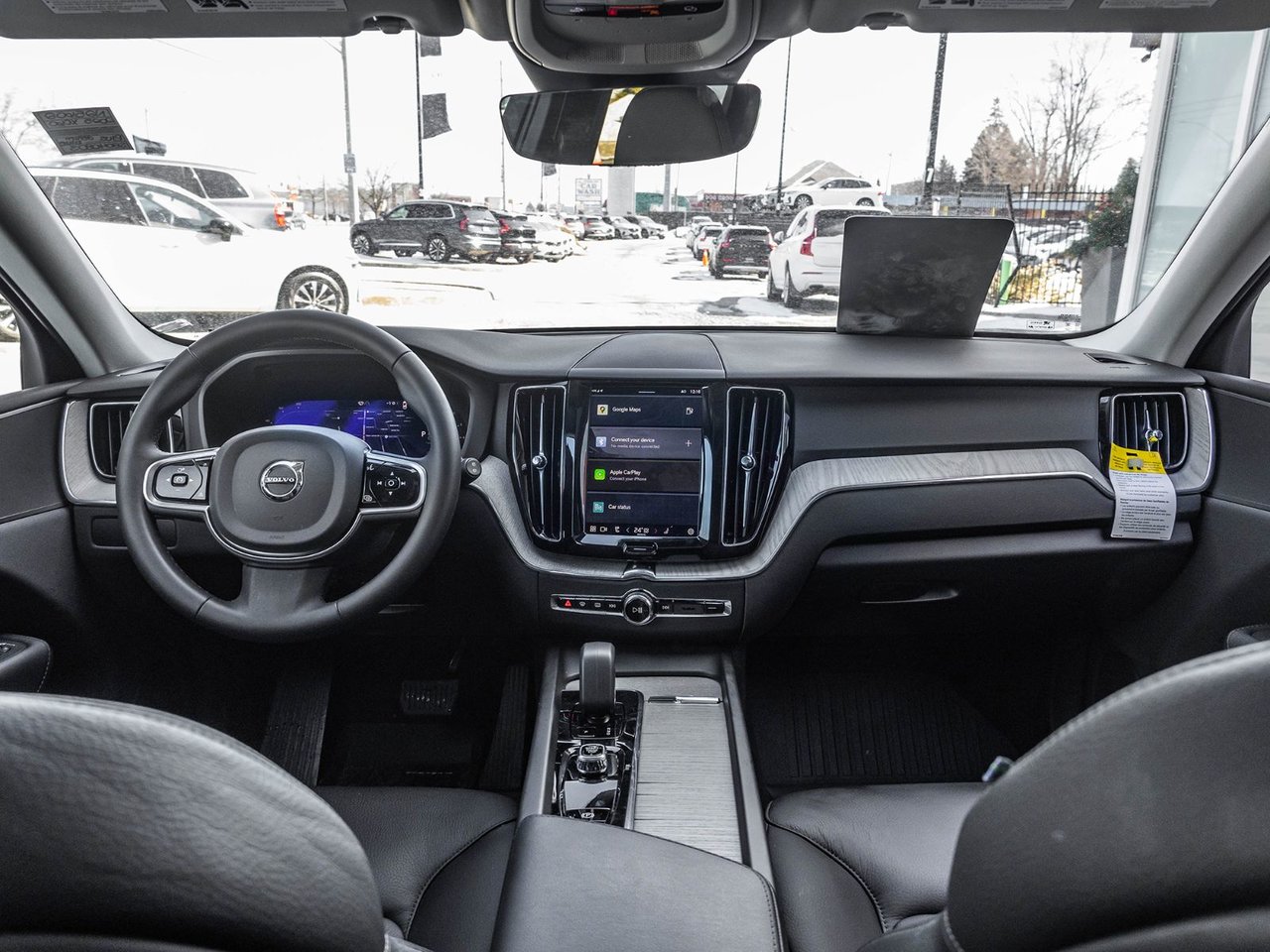 2025 Volvo XC60 Plus Dark Theme-28