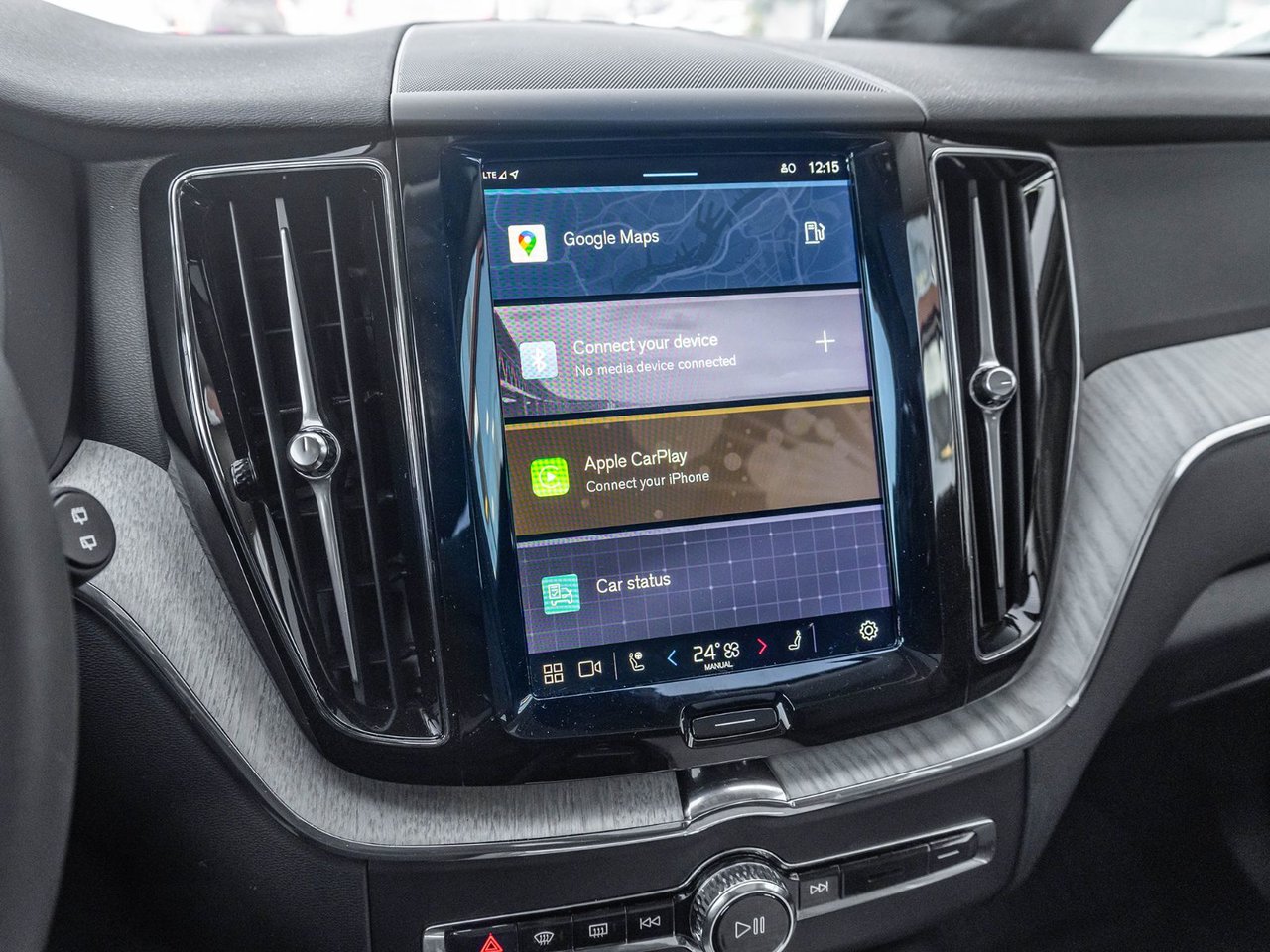 2025 Volvo XC60 Plus Dark Theme-22