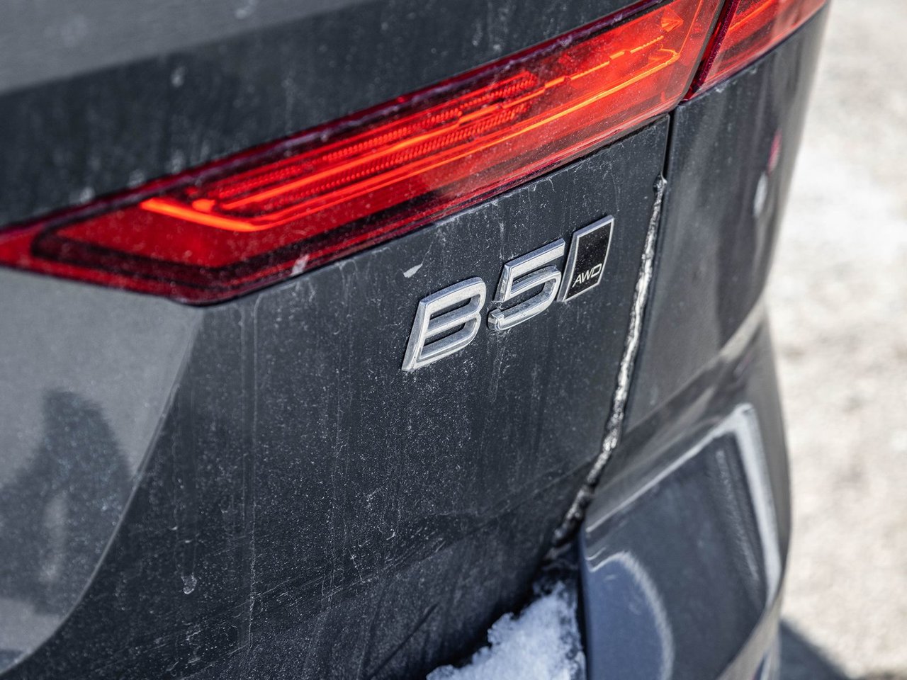 2025 Volvo XC60 Plus Dark Theme-7