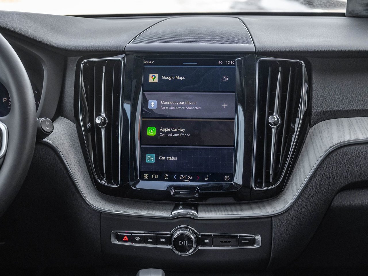 2025 Volvo XC60 Plus Dark Theme-29