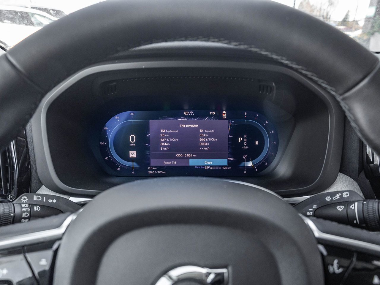 2025 Volvo XC60 Plus Dark Theme-12