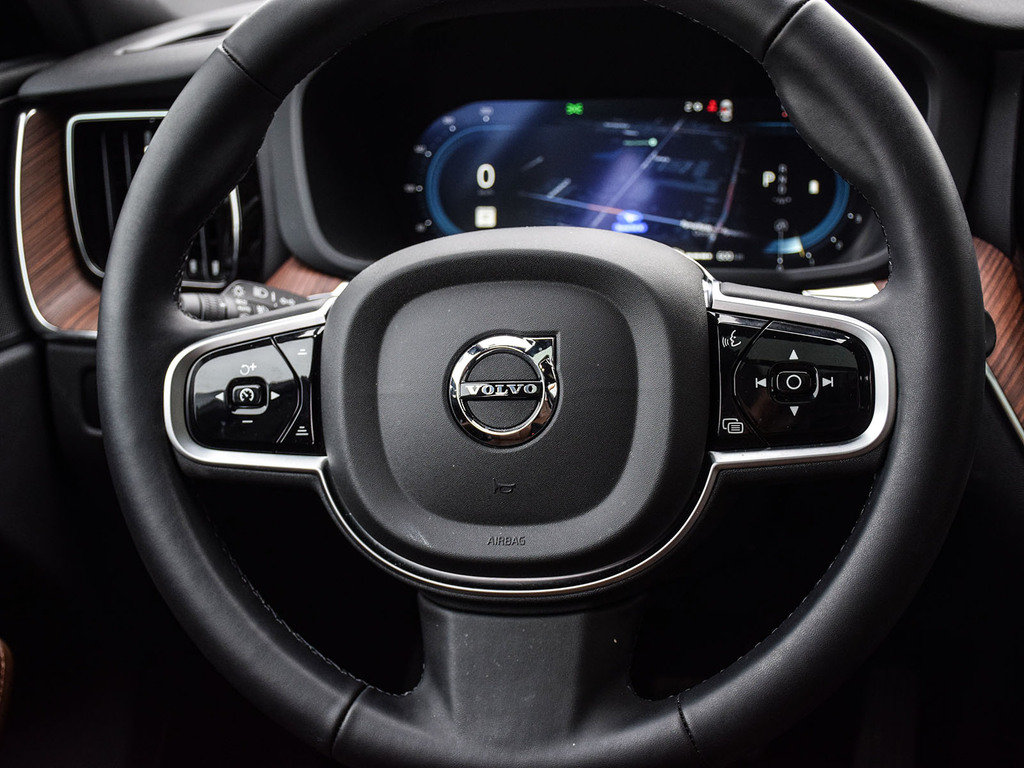 2025 Volvo XC60 Plus Dark Theme-15