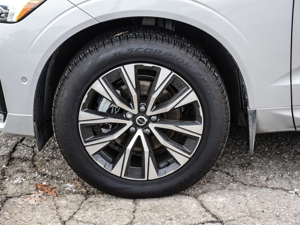 2025 Volvo XC60 Plus Dark Theme-4