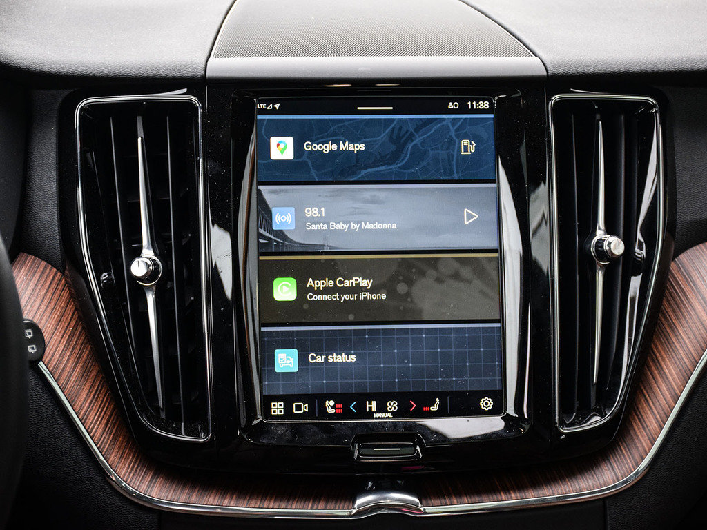 2025 Volvo XC60 Plus Dark Theme-16