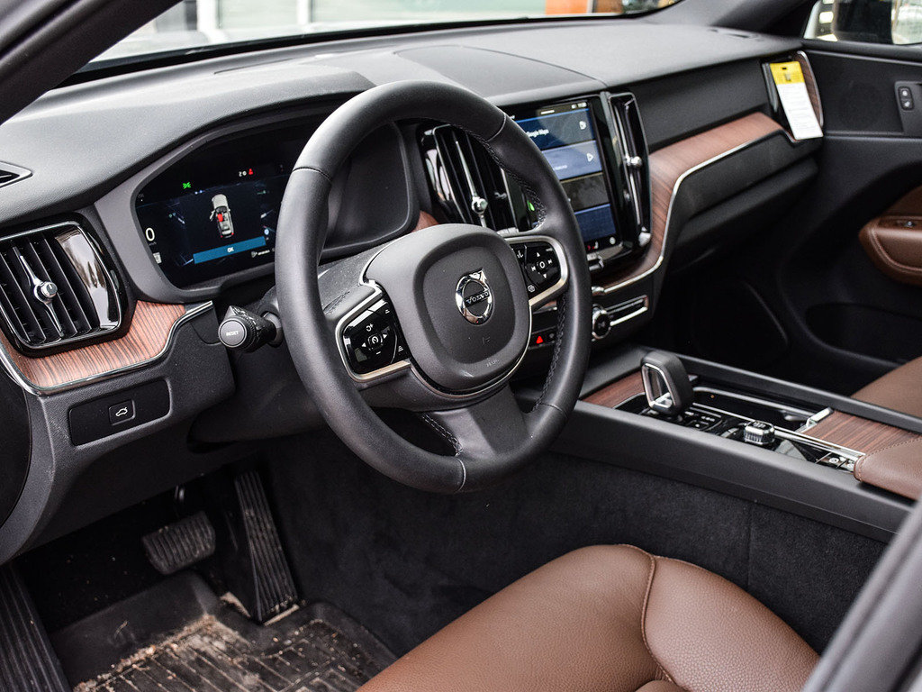 2025 Volvo XC60 Plus Dark Theme-19