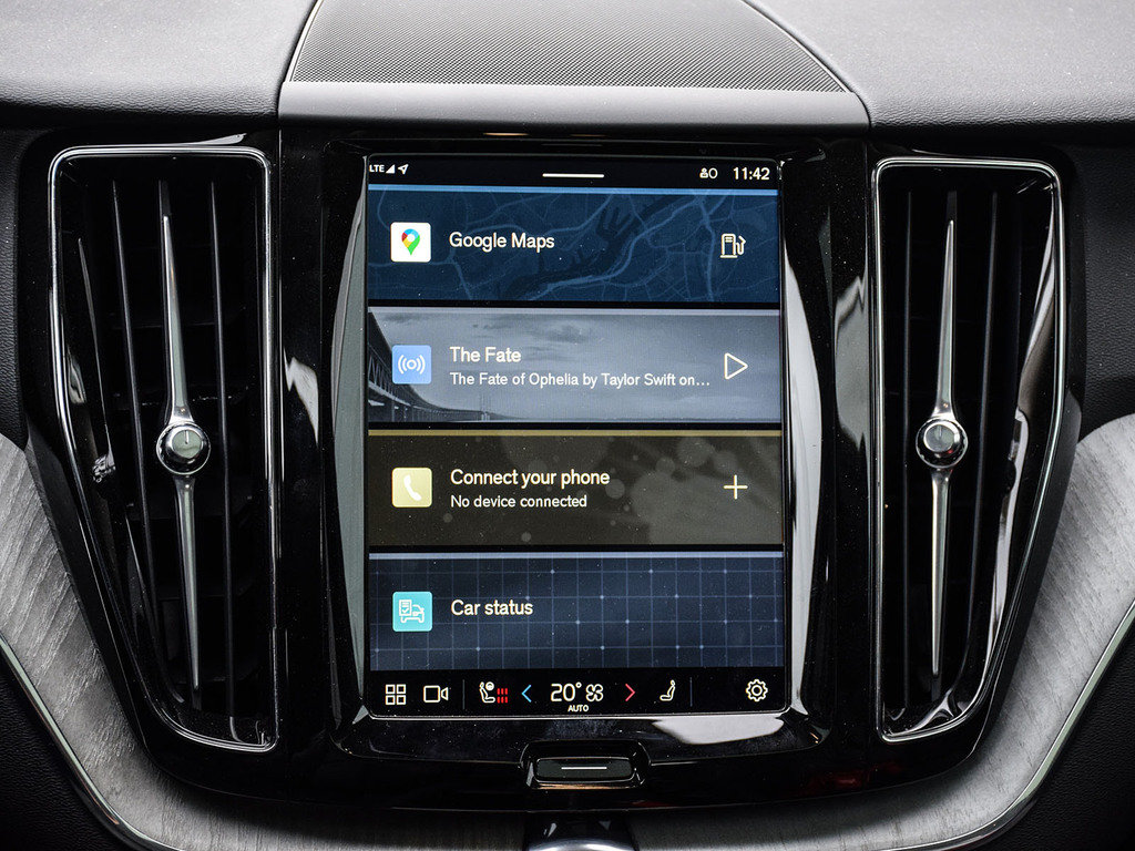 2025 Volvo XC60 Plus Dark Theme-16