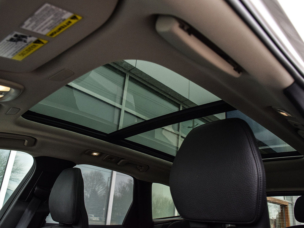 2025 Volvo XC60 Plus Dark Theme-22