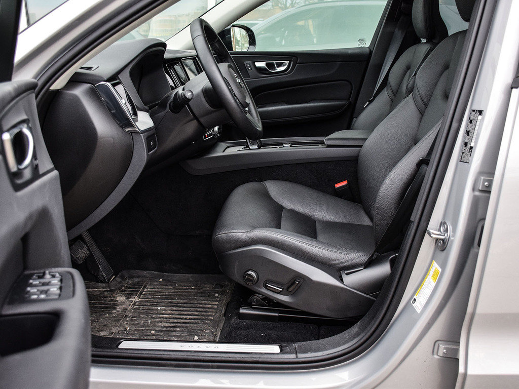 2025 Volvo XC60 Plus Dark Theme-20