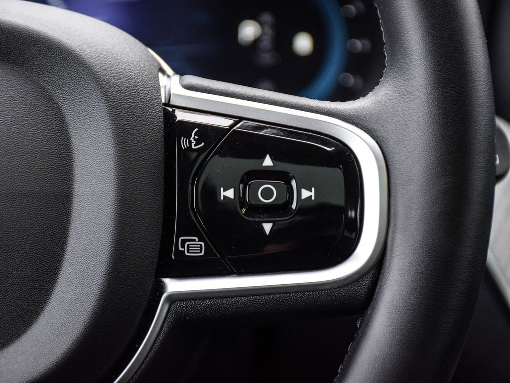 2025 Volvo XC60 Plus Dark Theme-14