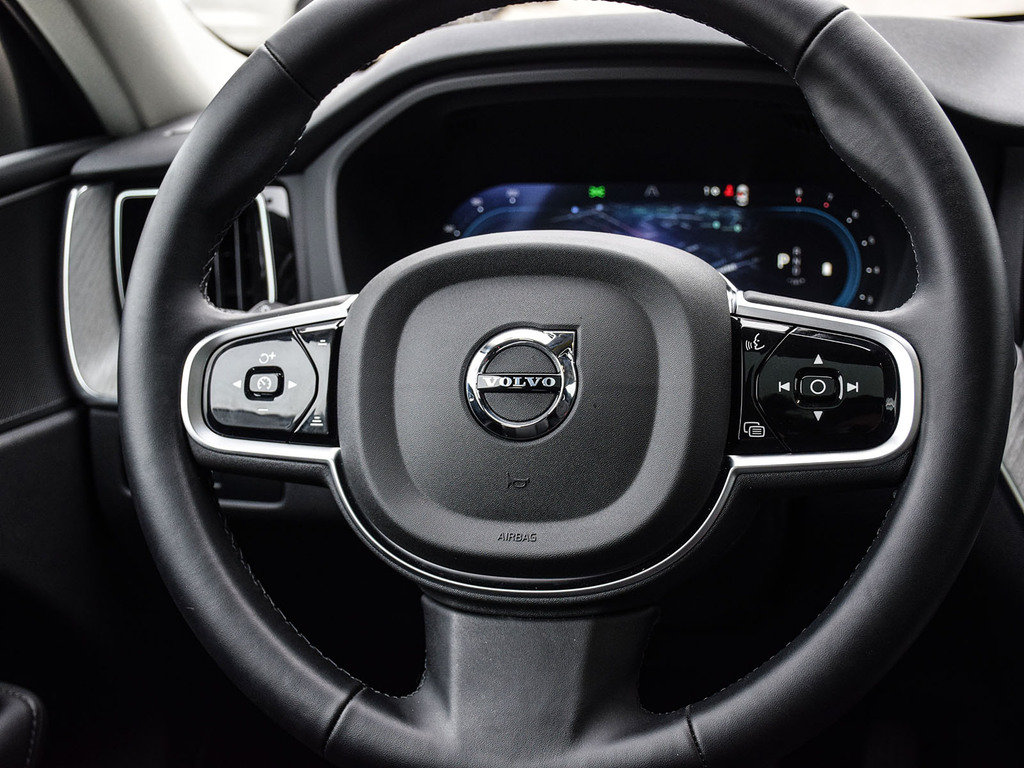 2025 Volvo XC60 Plus Dark Theme-15