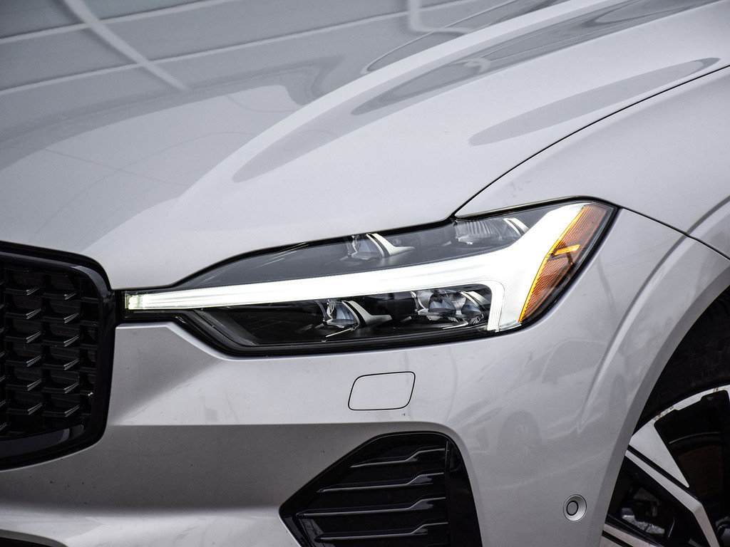 2025 Volvo XC60 Plus Dark Theme-1