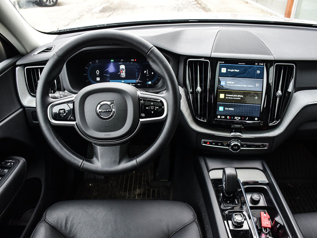 2025 Volvo XC60 Plus Dark Theme-10