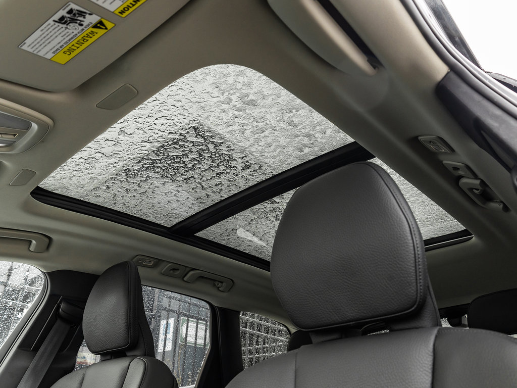 2025 Volvo XC60 Plus Dark Theme-21