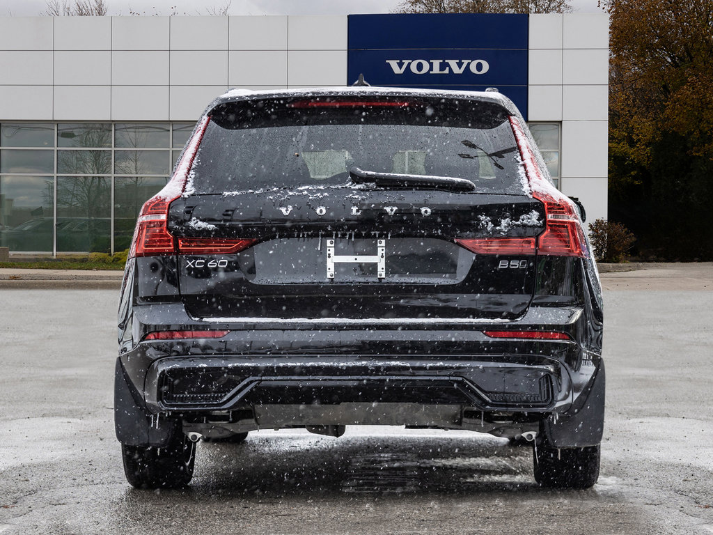 2025 Volvo XC60 Plus Dark Theme-5