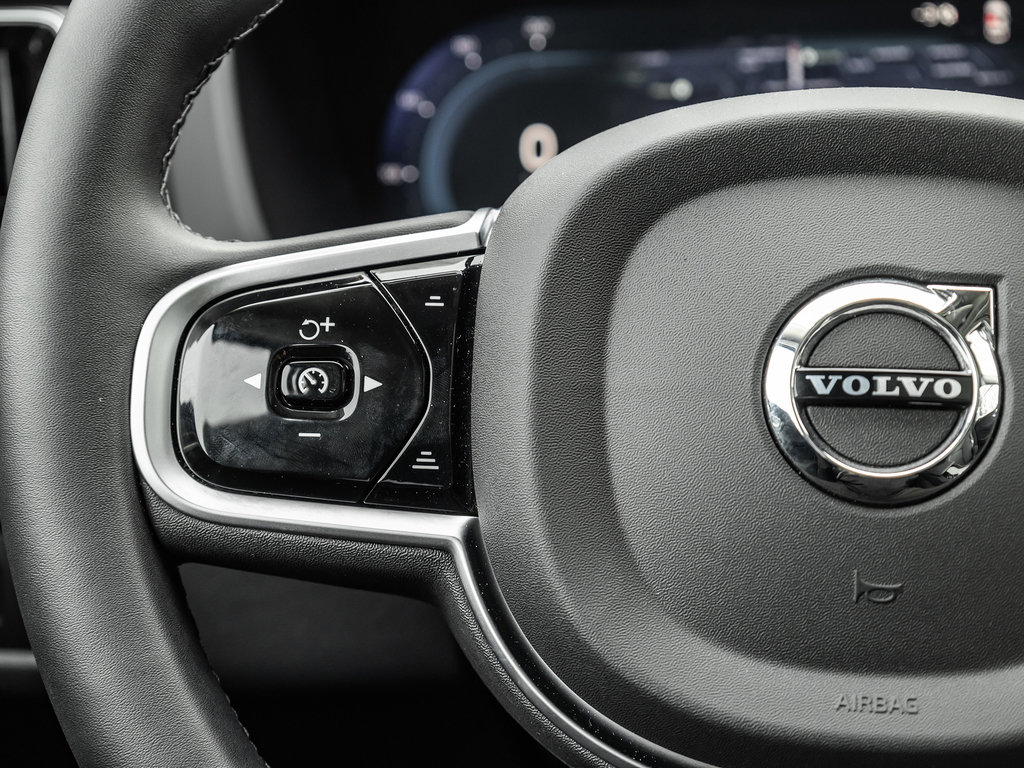 2025 Volvo XC60 Plus Dark Theme-8