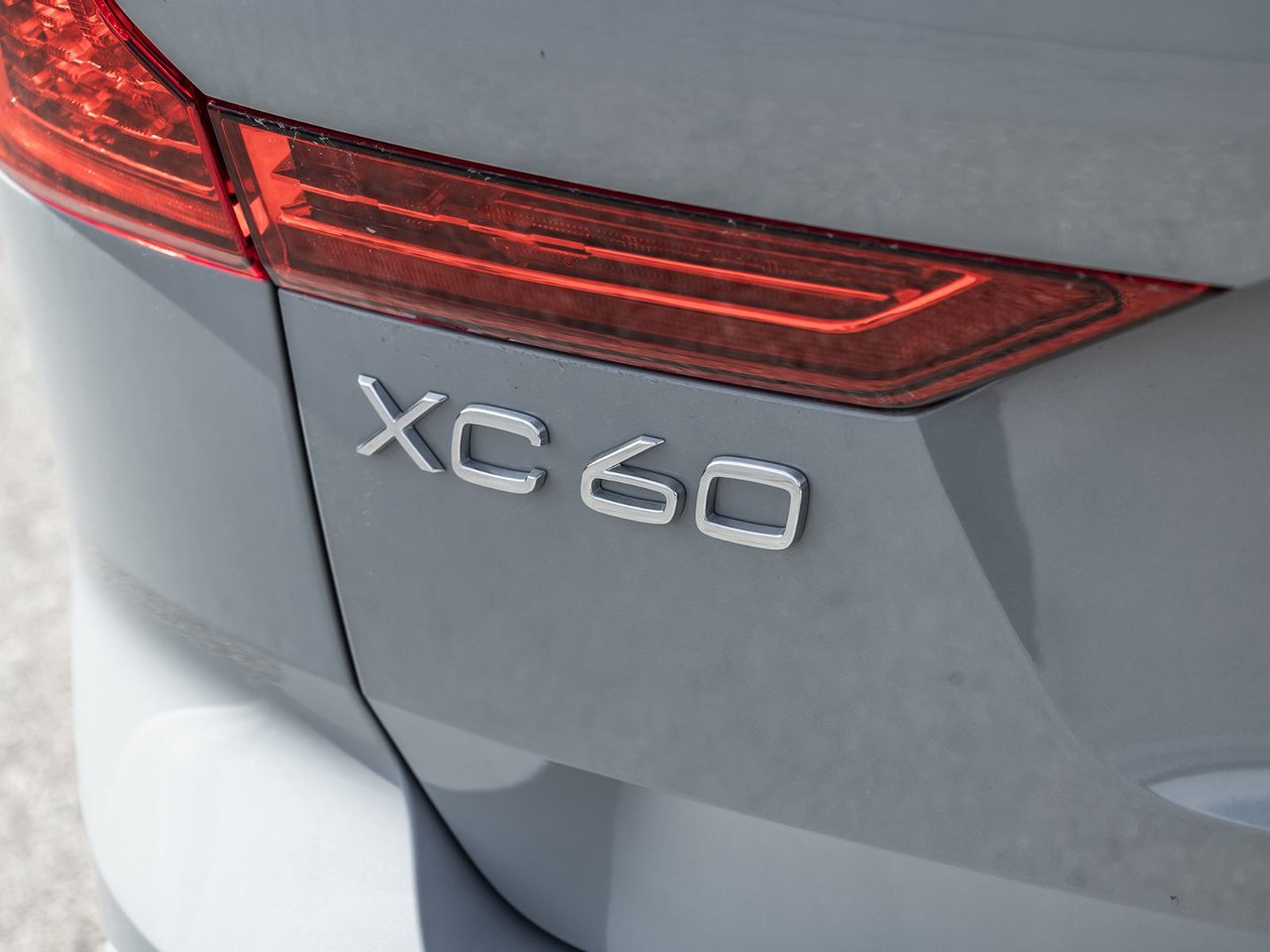 2025 Volvo XC60 Core Dark Theme-6