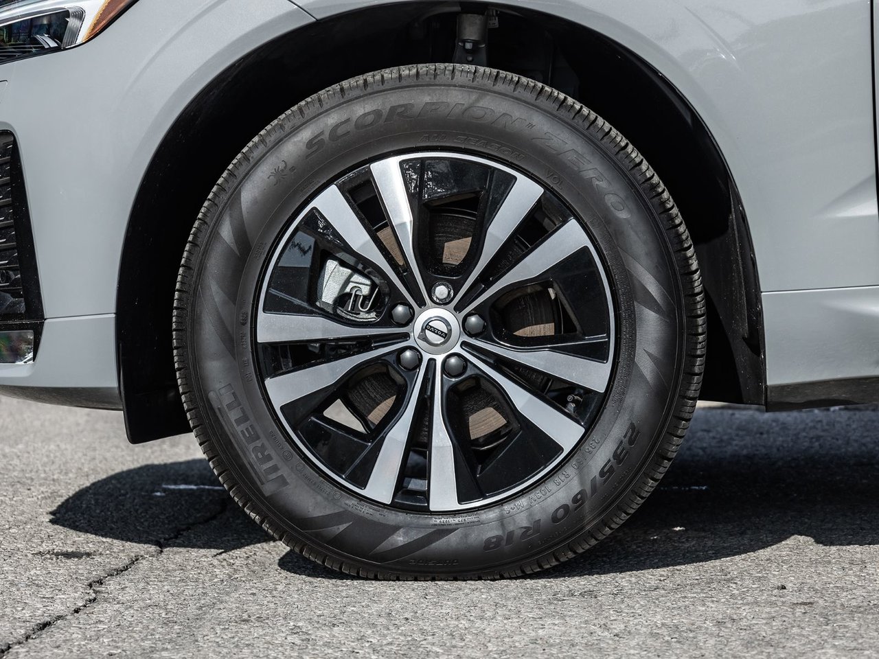 2025 Volvo XC60 Core Dark Theme-3