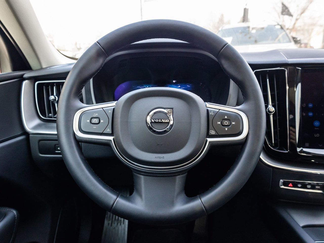 2025 Volvo XC60 Core Dark Theme-9