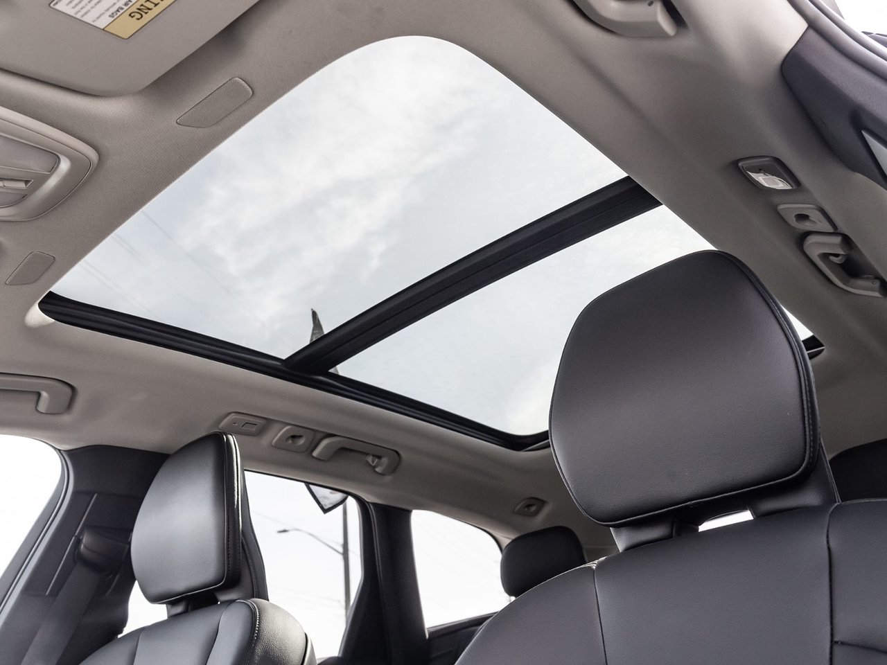 2025 Volvo XC60 Core Dark Theme-22