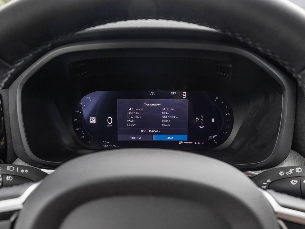 2025 Volvo XC60 Plus Dark Theme-9