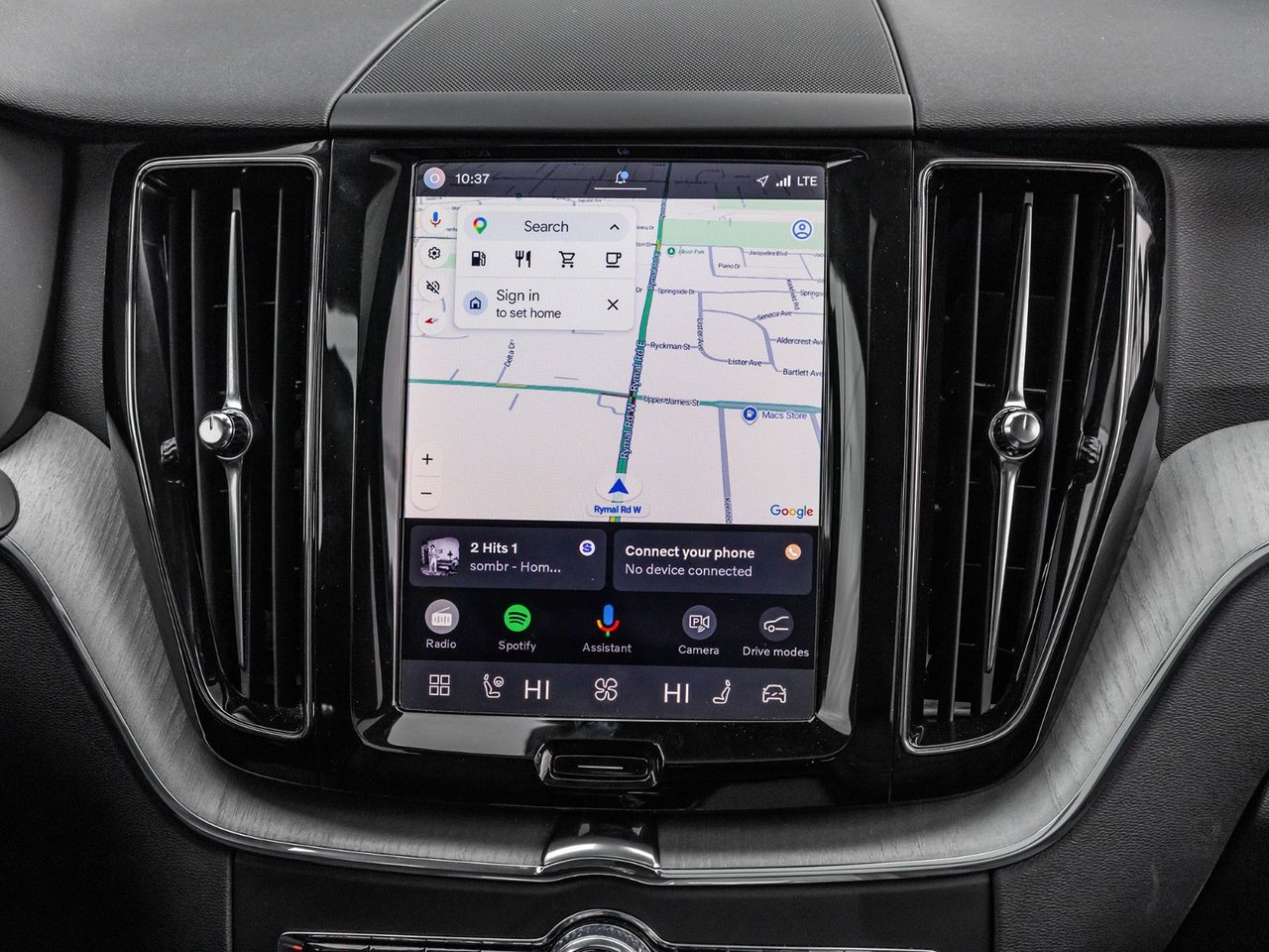 2025 Volvo XC60 Plus Dark Theme-29