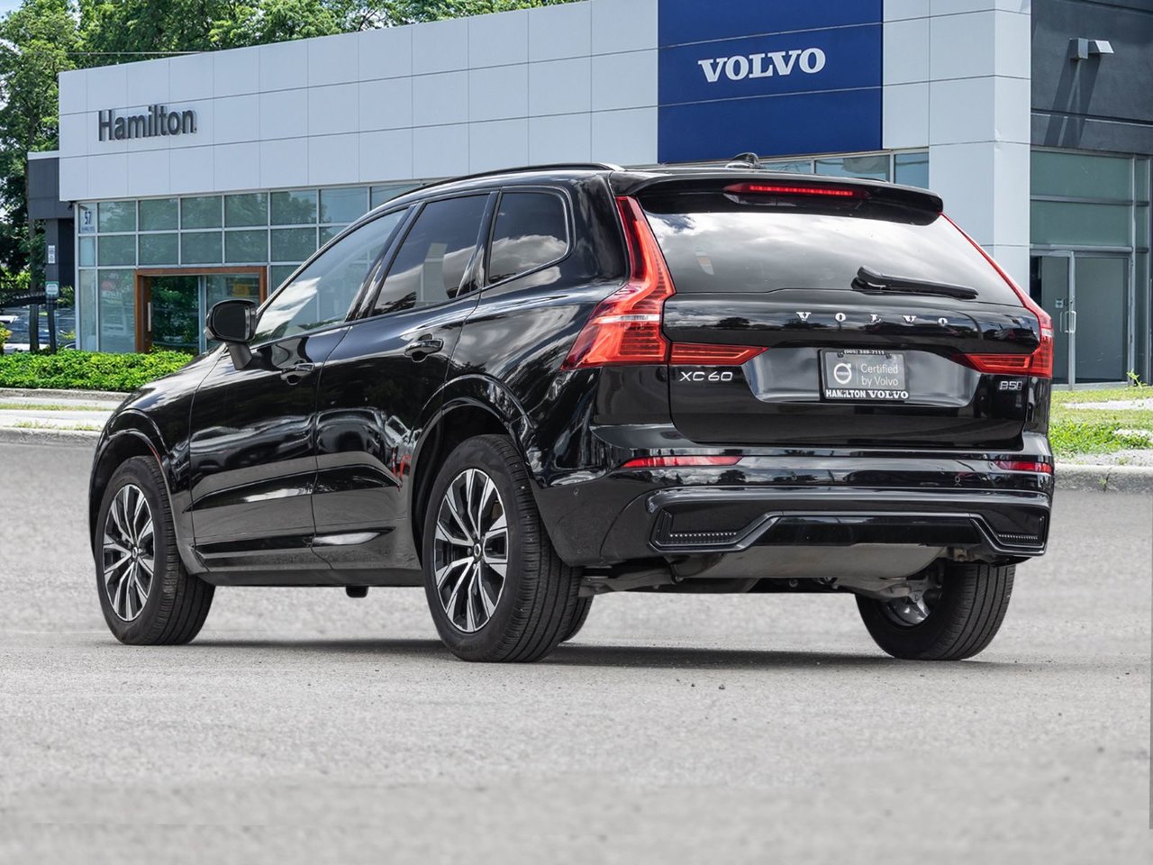 2025 Volvo XC60 Plus Dark Theme-4