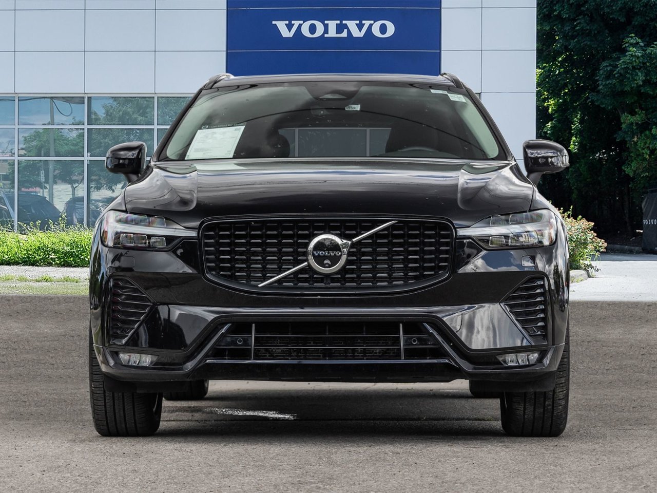 2025 Volvo XC60 Plus Dark Theme-1