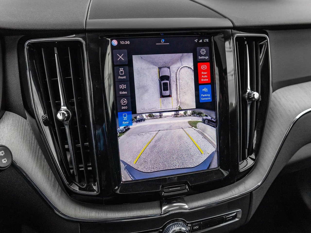 2025 Volvo XC60 Plus Dark Theme-15
