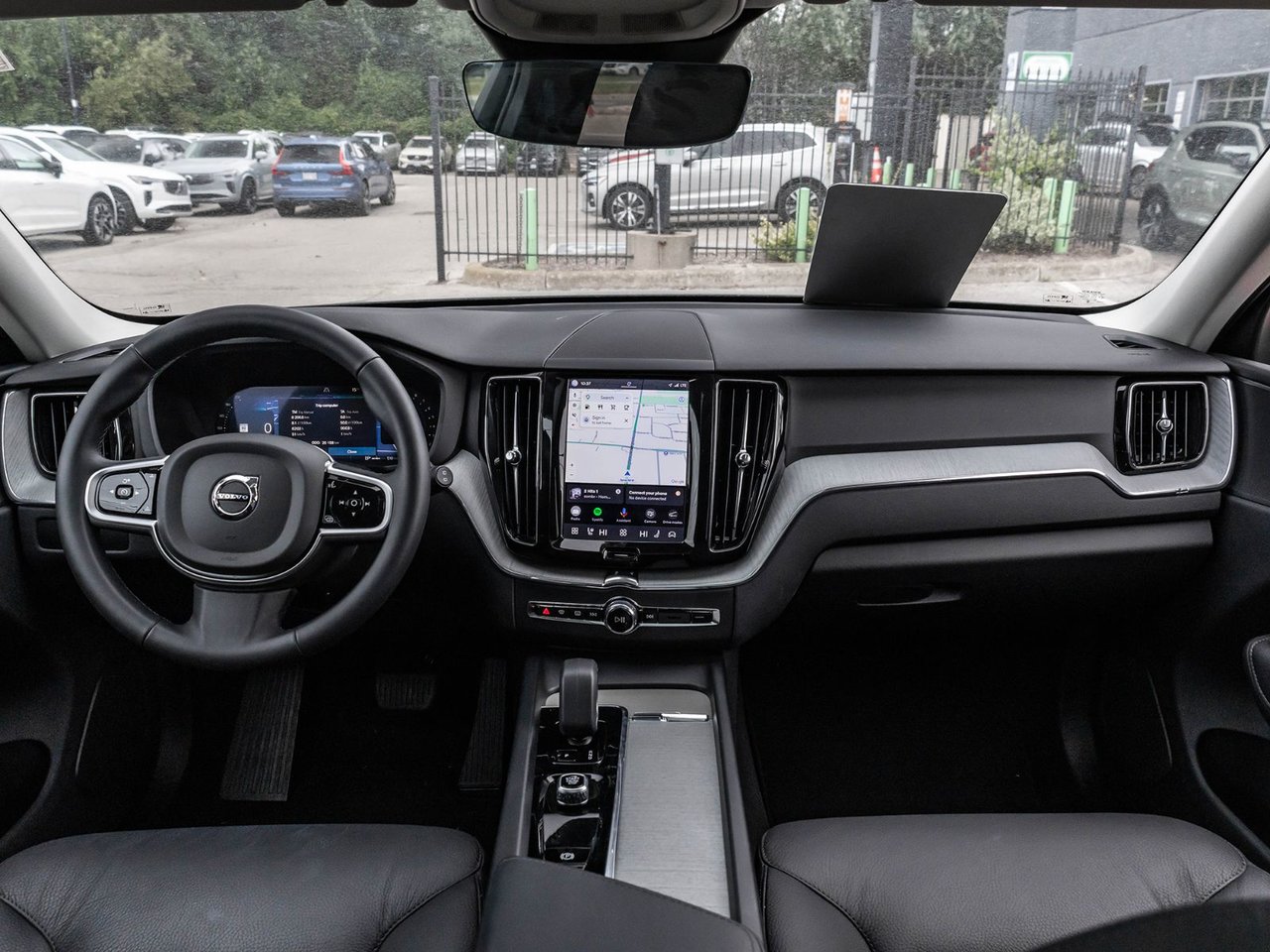 2025 Volvo XC60 Plus Dark Theme-28