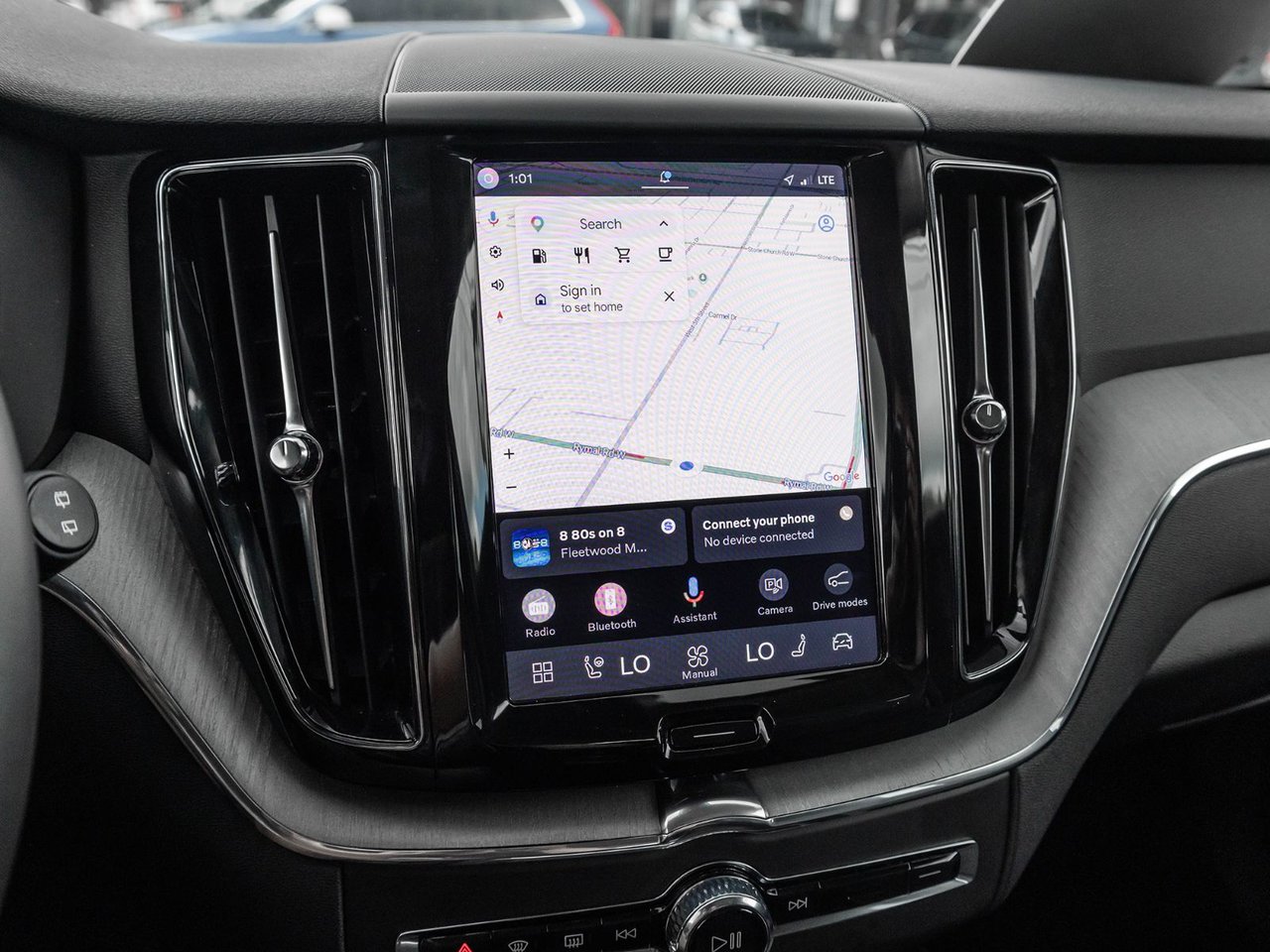 2025 Volvo XC60 Plus Dark Theme-14