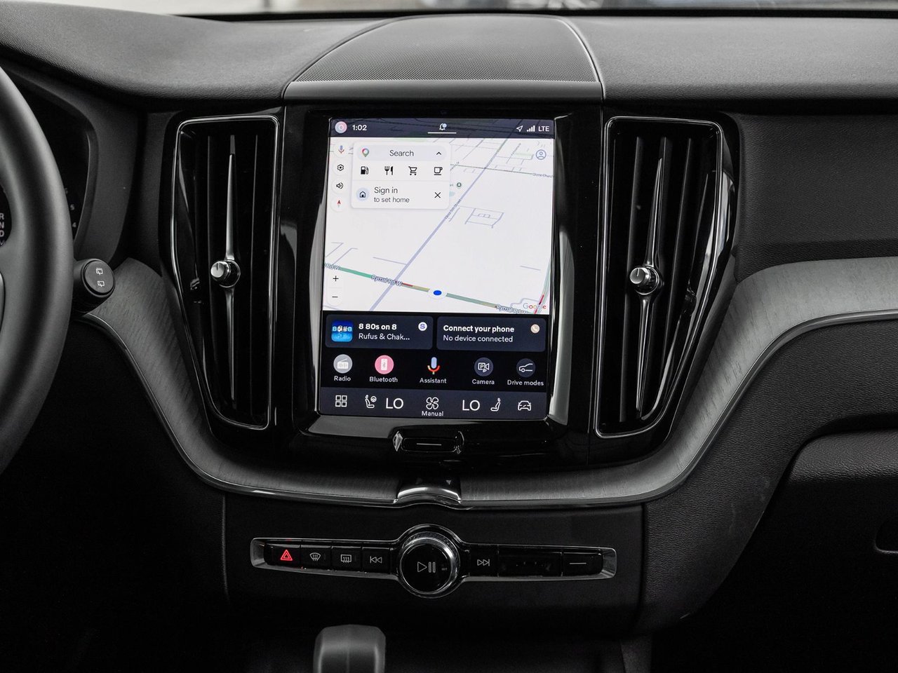 2025 Volvo XC60 Plus Dark Theme-25