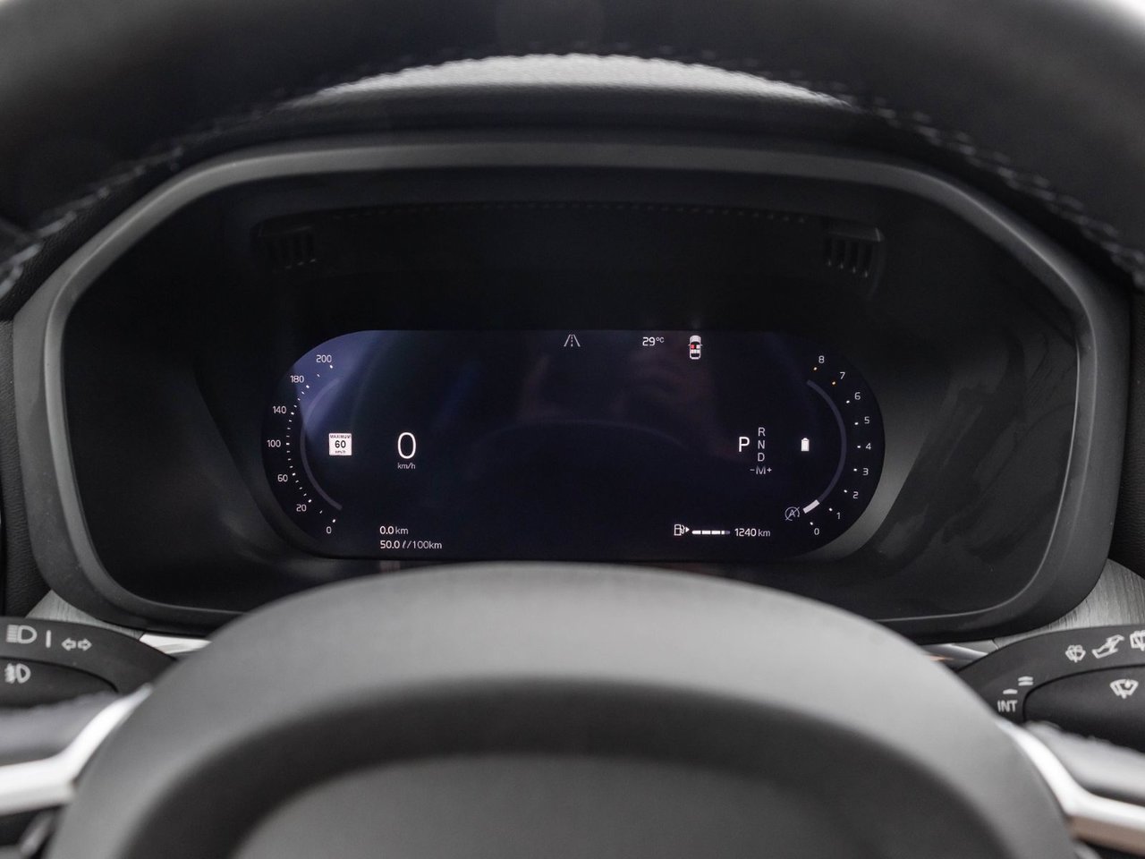 2025 Volvo XC60 Plus Dark Theme-8