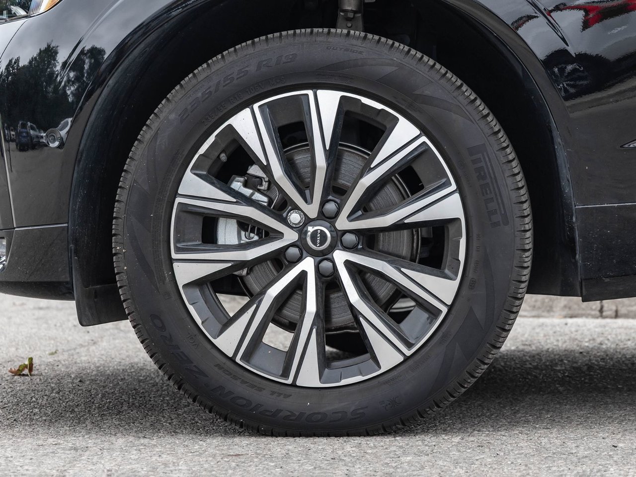 2025 Volvo XC60 Plus Dark Theme-4