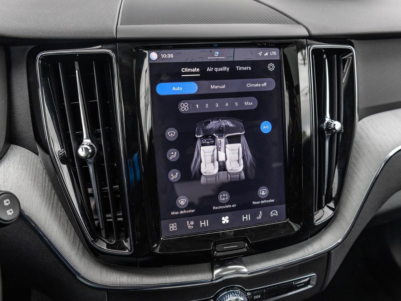 2025 Volvo XC60 Plus Dark Theme-21