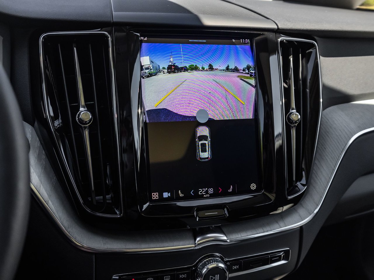 2025 Volvo XC60 Plus Dark Theme-18