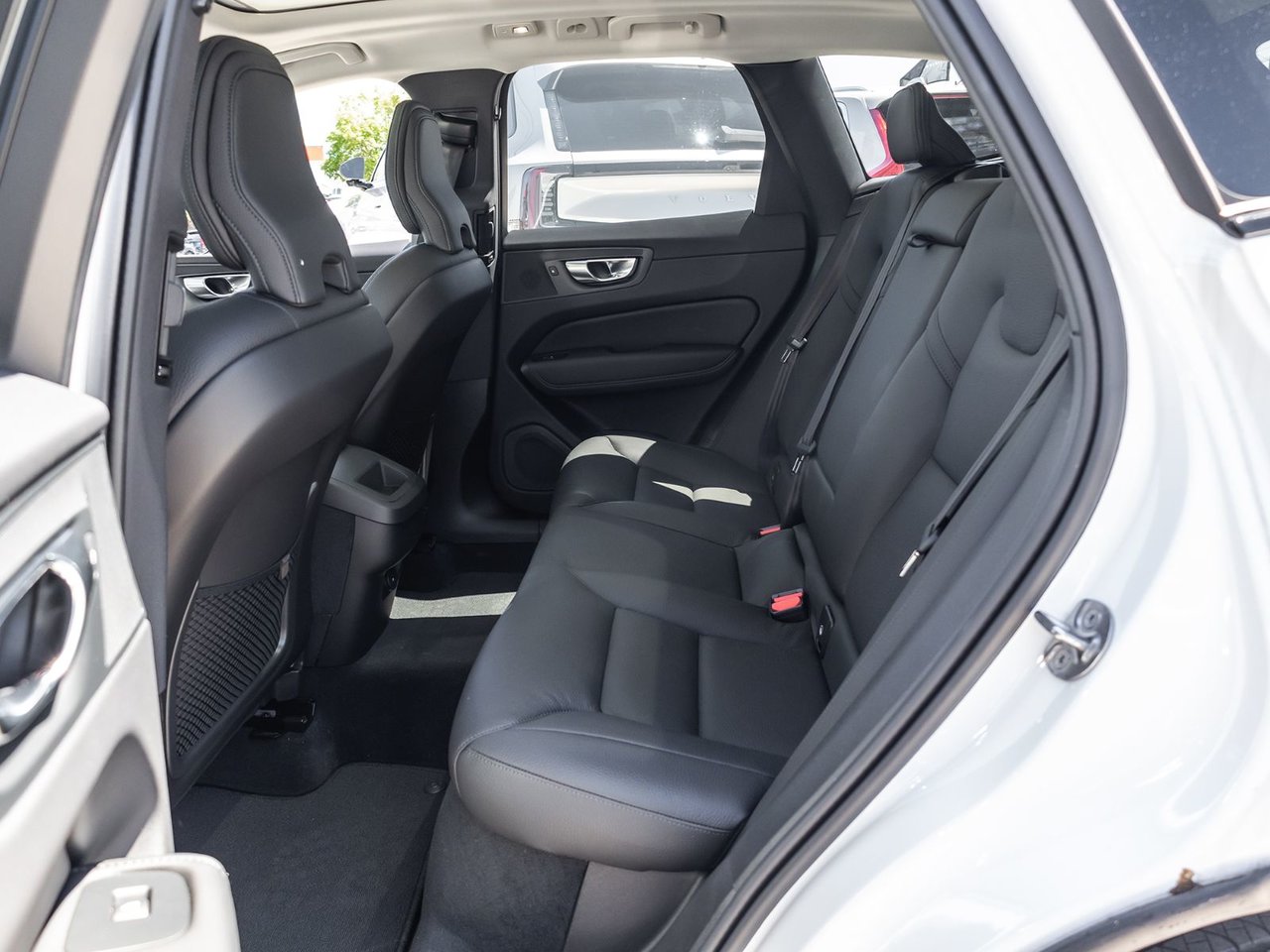 2025 Volvo XC60 Plus Dark Theme-26