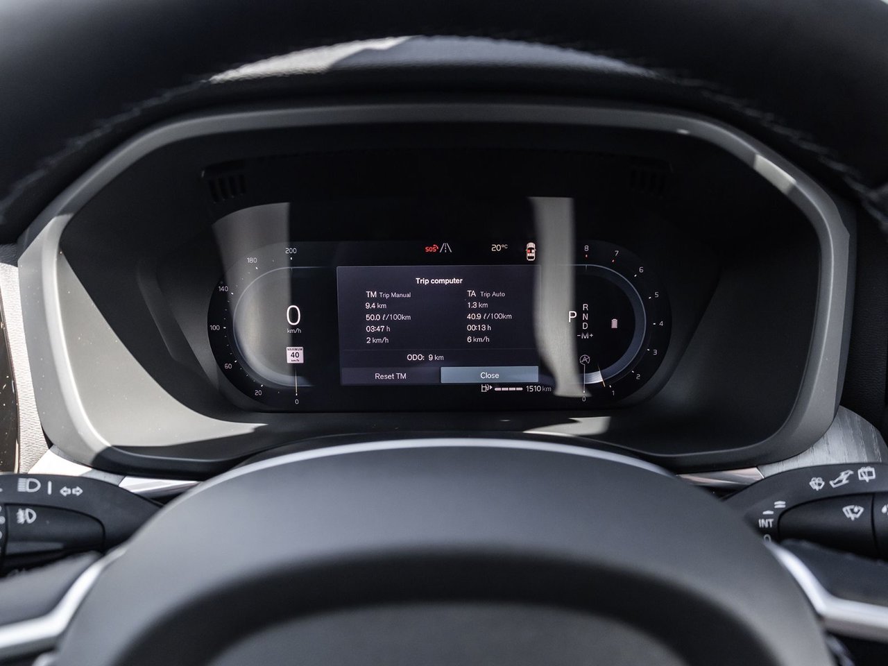 2025 Volvo XC60 Plus Dark Theme-10