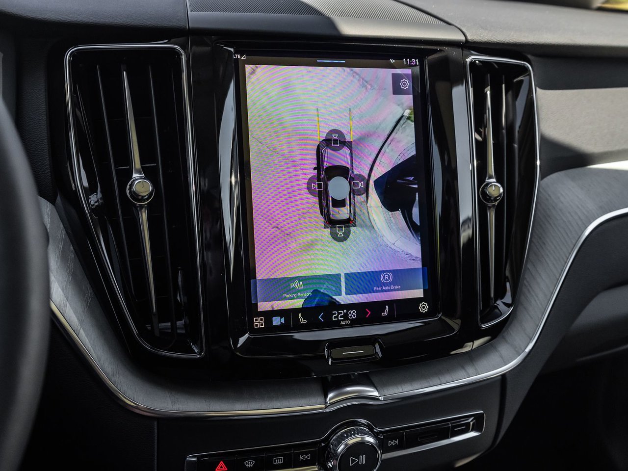 2025 Volvo XC60 Plus Dark Theme-17