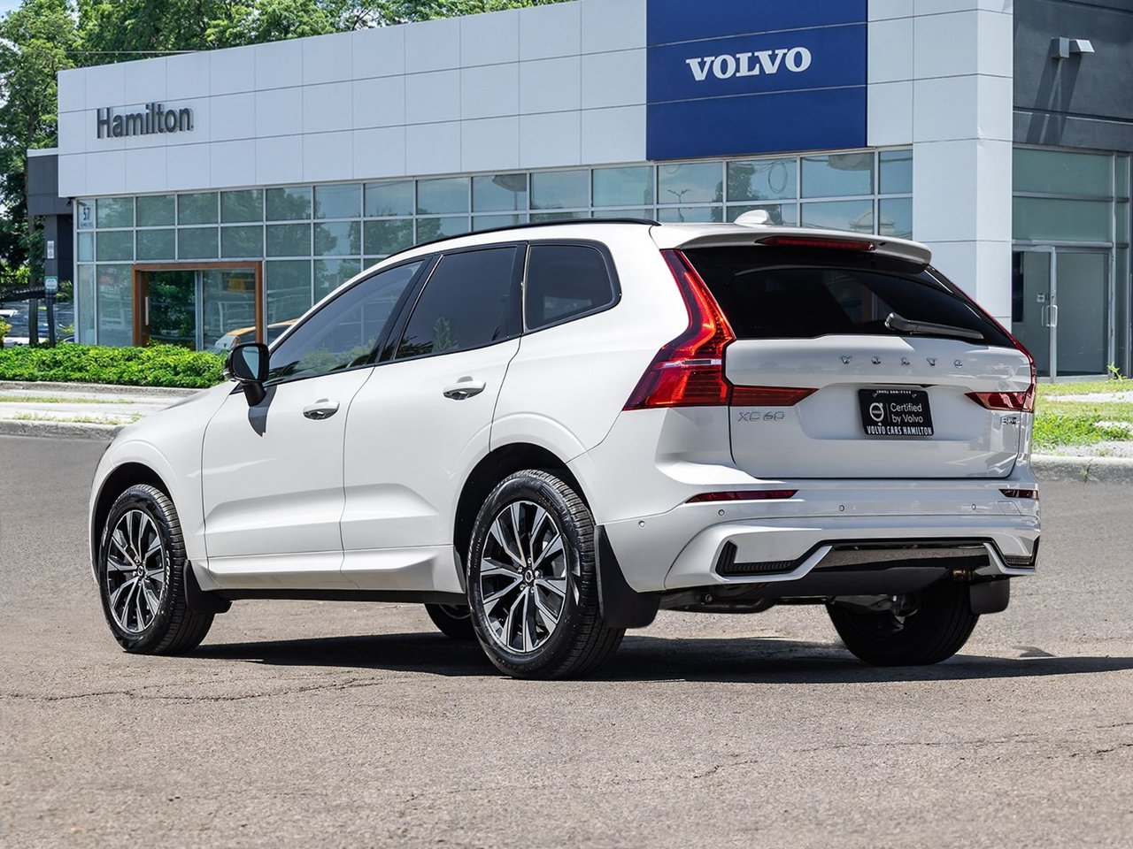 2025 Volvo XC60 Plus Dark Theme-4