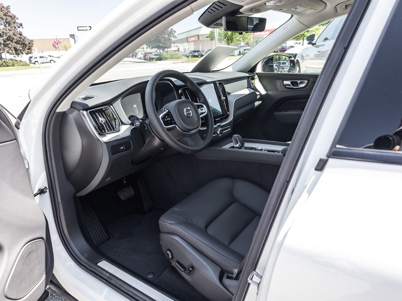 2025 Volvo XC60 Plus Dark Theme-22