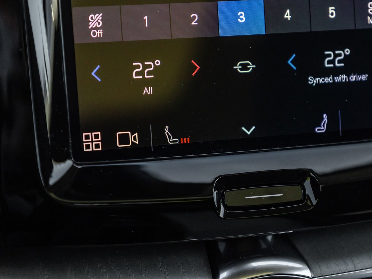 2025 Volvo XC60 Plus Dark Theme-20