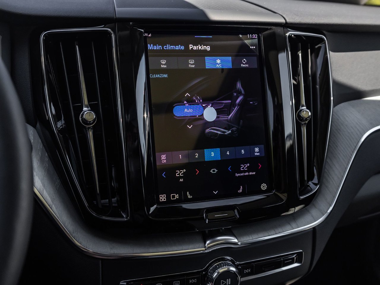 2025 Volvo XC60 Plus Dark Theme-19