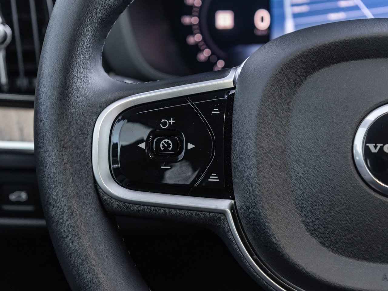 2026 Volvo XC60 Plus Dark Theme-11