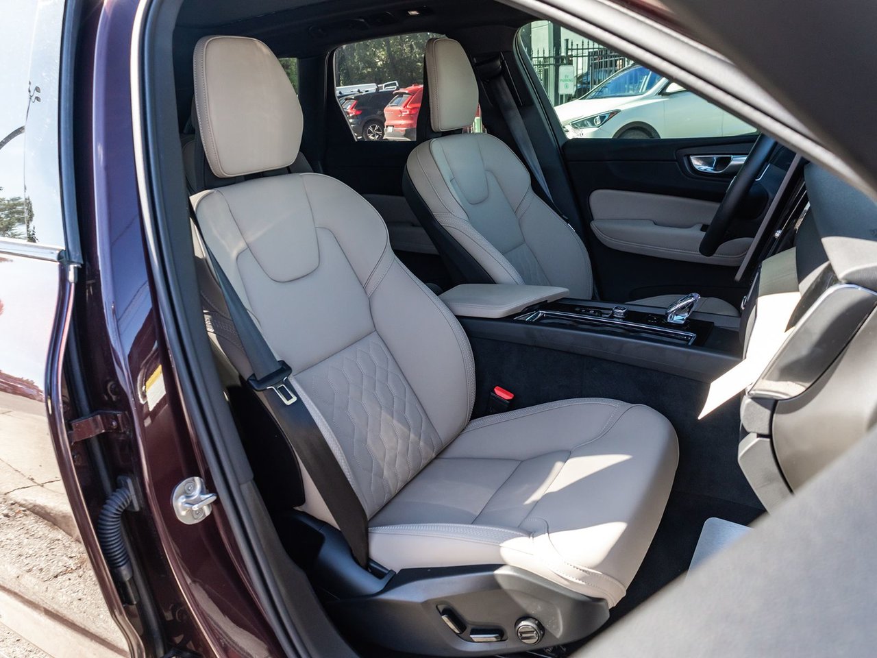 2026 Volvo XC60 Plus Dark Theme-24